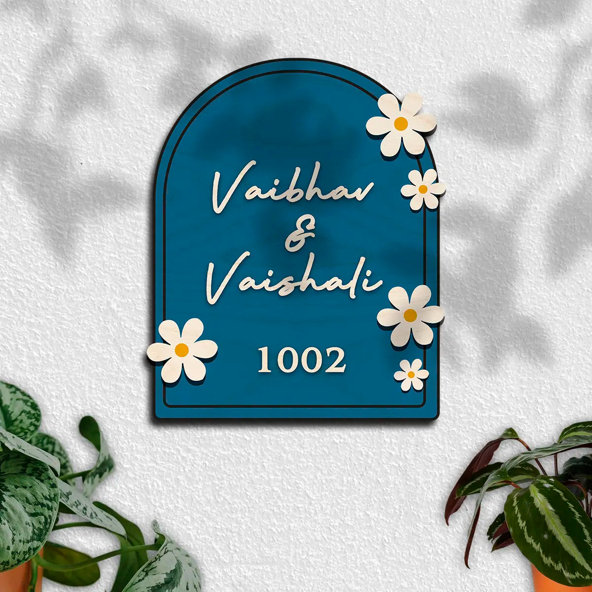 Modern Round Wooden Nameplate with 3D Acrylic Letters | Custom Made Wooden Nameplate with Daisy Charm | Personalized | 11X14 Inch(Copy)